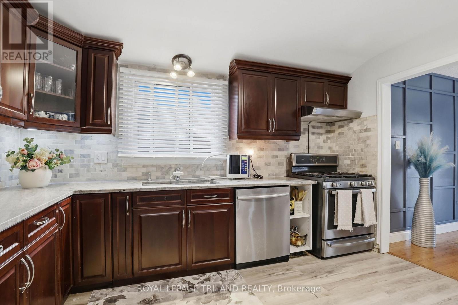 18 TUMBLEWEED CRESCENT - 16