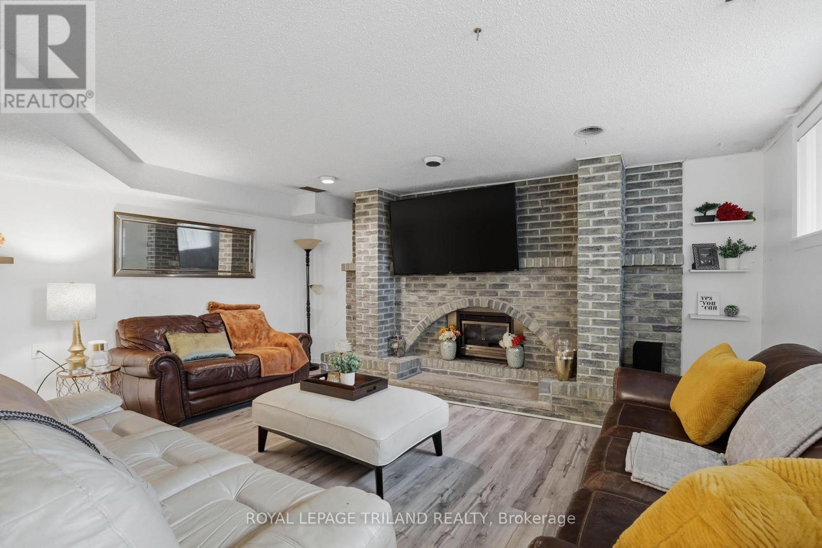 18 TUMBLEWEED CRESCENT - 28