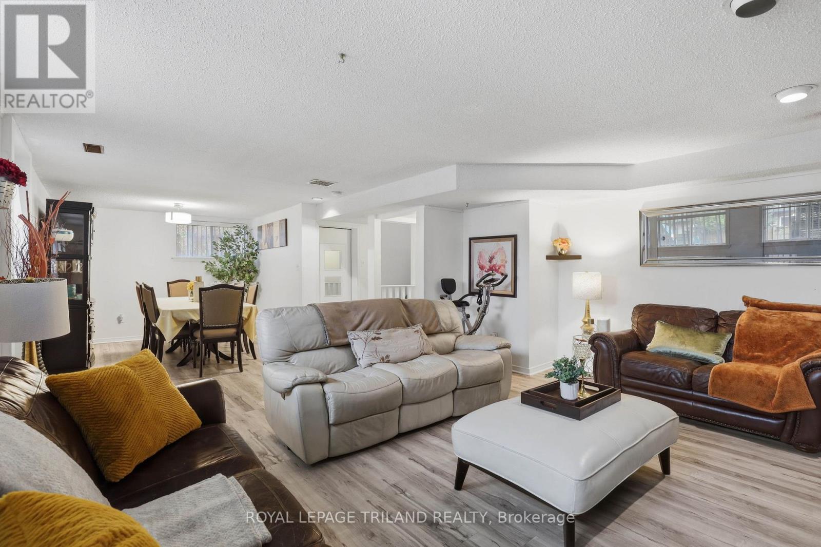 18 TUMBLEWEED CRESCENT - 30