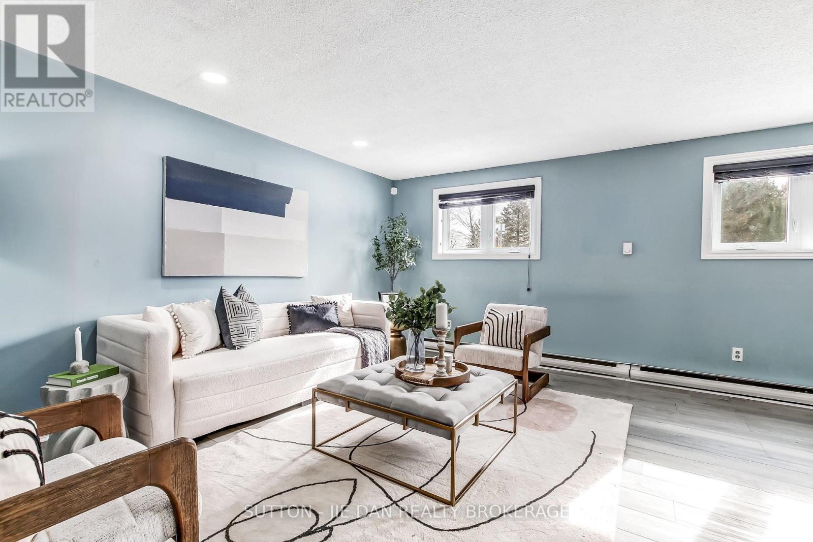 720 GRENFELL DRIVE - 14