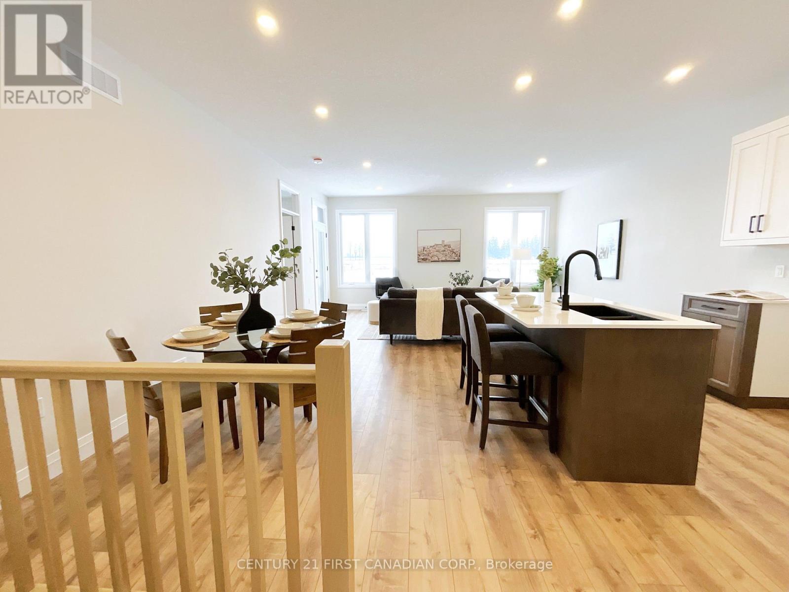 7 POSTMA CRESCENT - 10