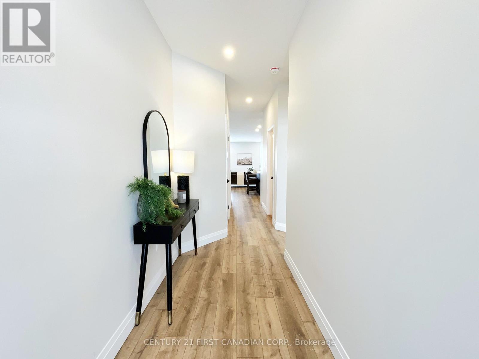 7 POSTMA CRESCENT - 3