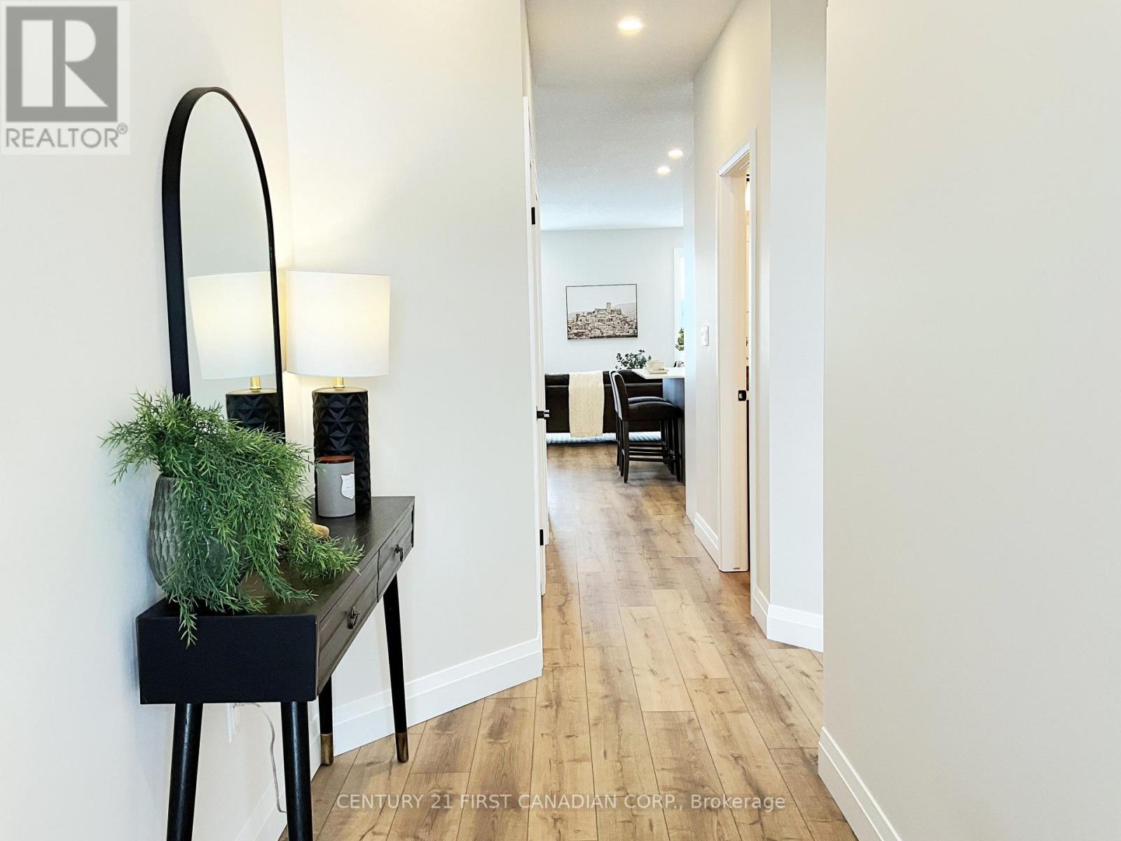 7 POSTMA CRESCENT - 4