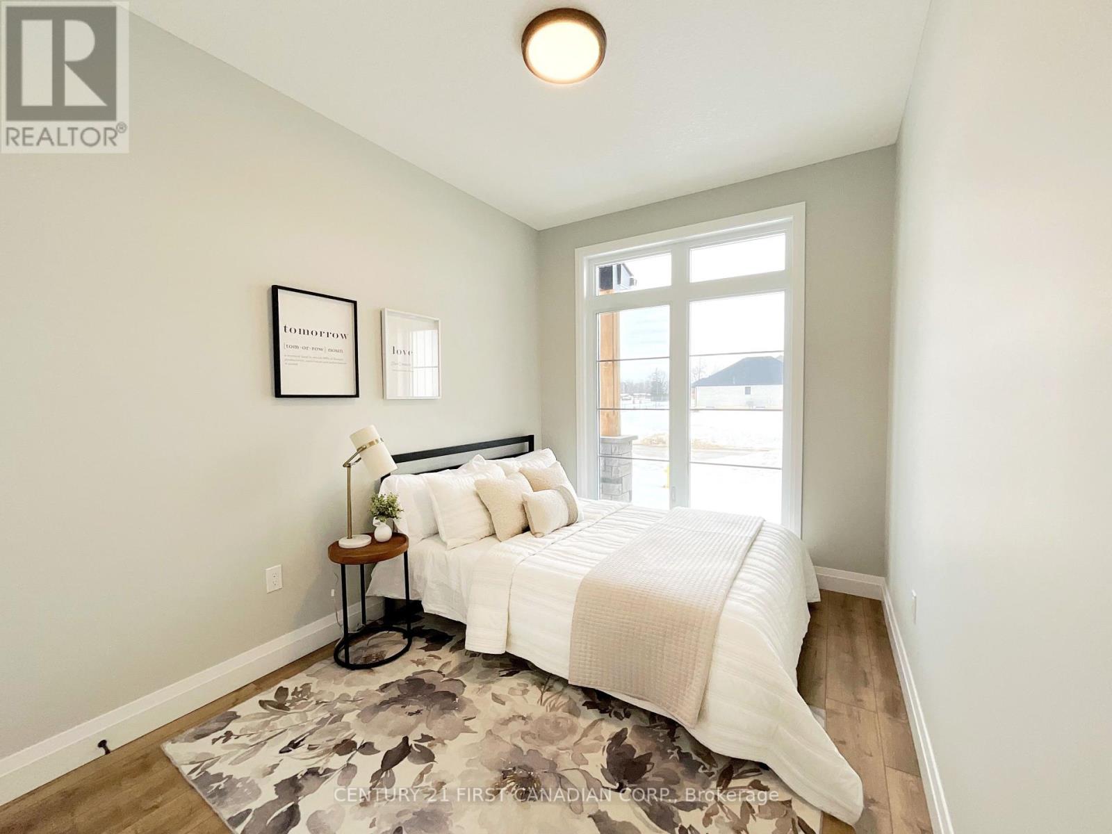 7 POSTMA CRESCENT - 5
