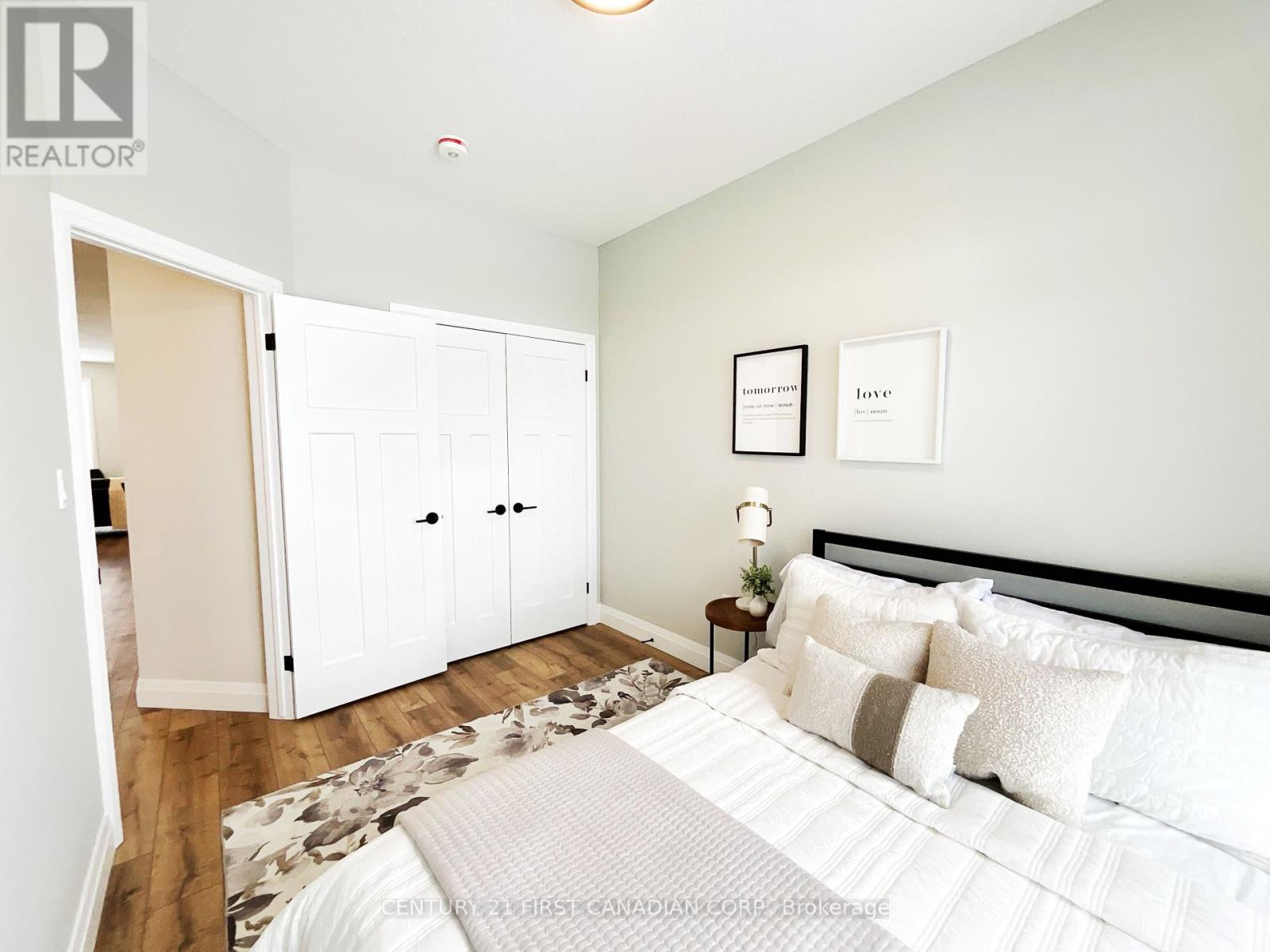 7 POSTMA CRESCENT - 6