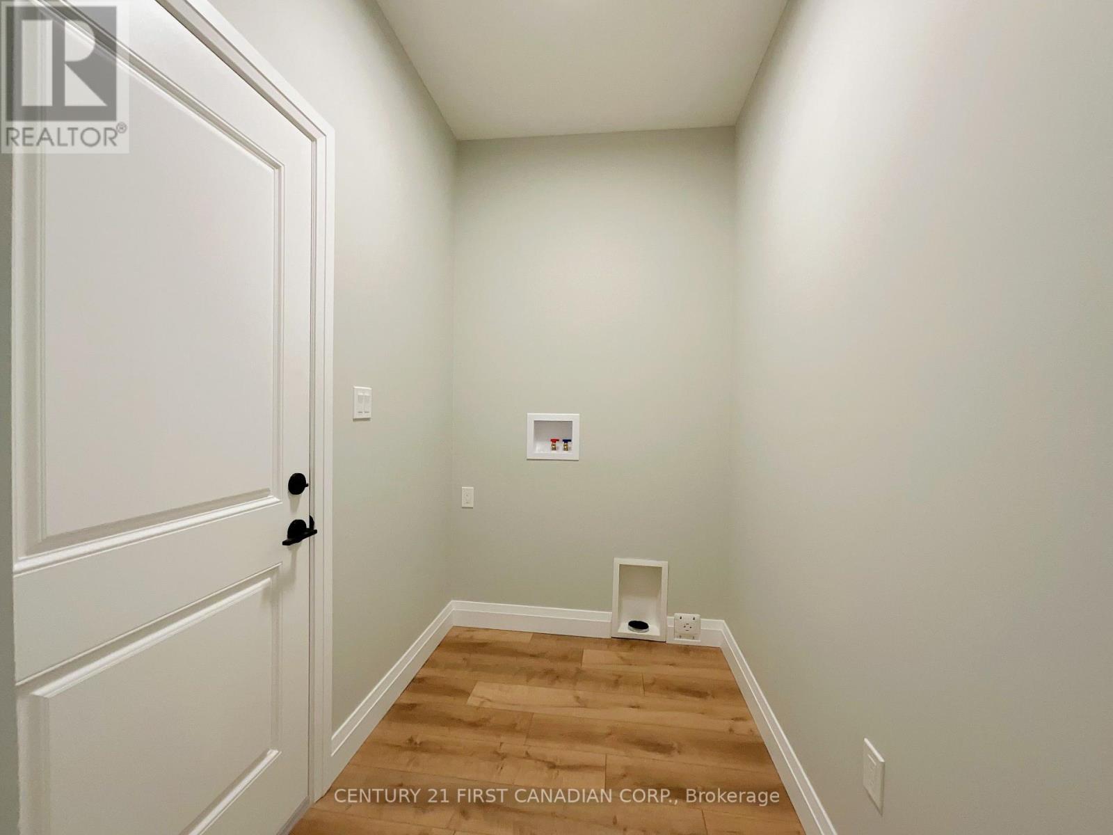 7 POSTMA CRESCENT - 9