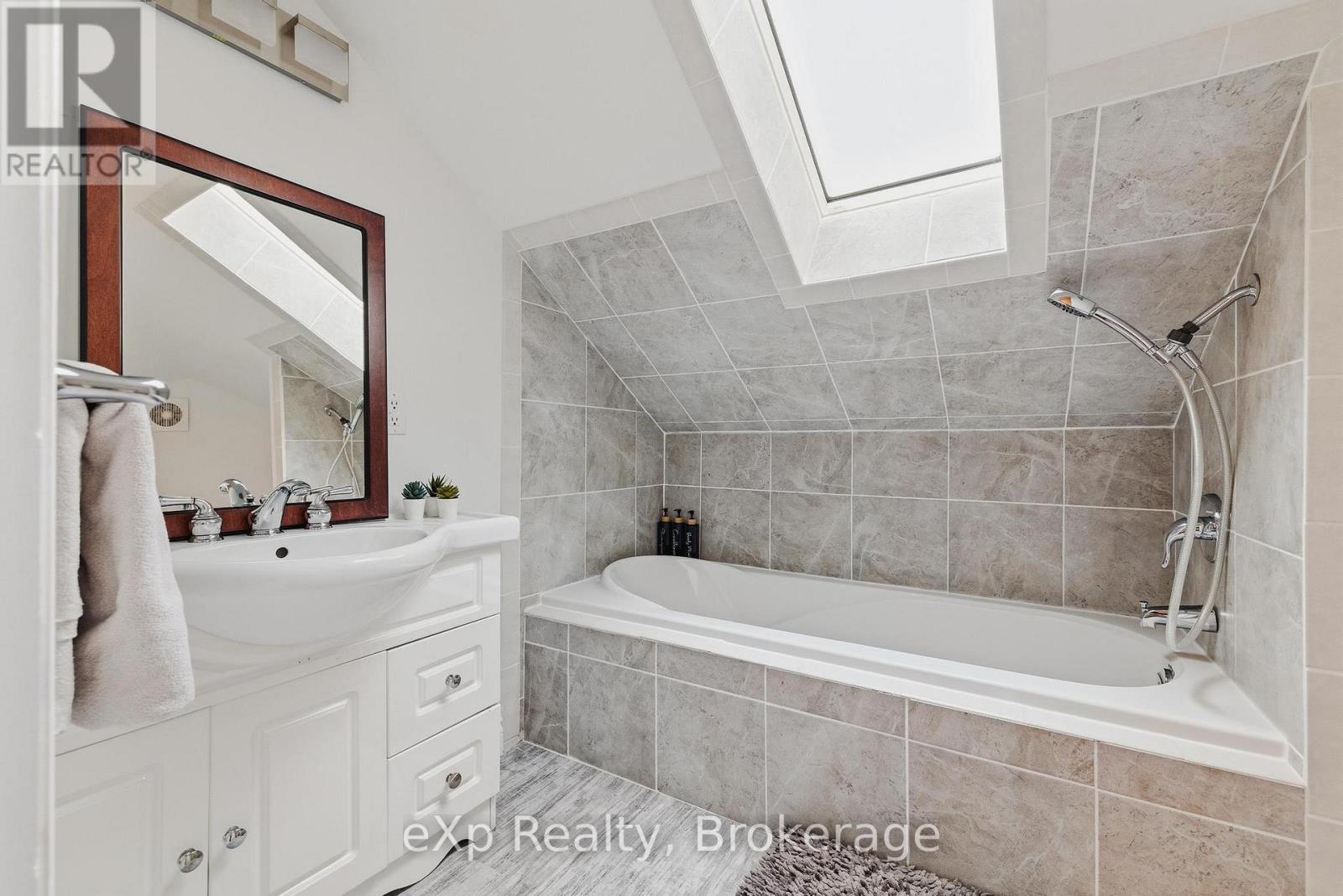 668 GARAFRAXA STREET S - 24