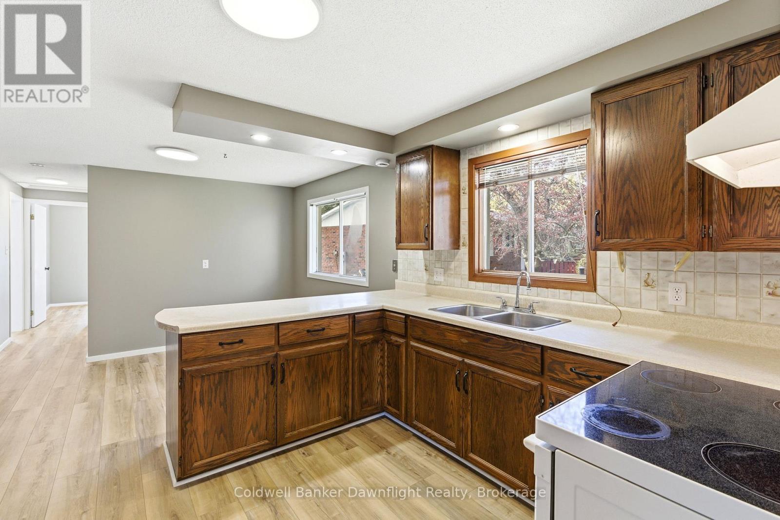 516 MAITLAND COURT - 18