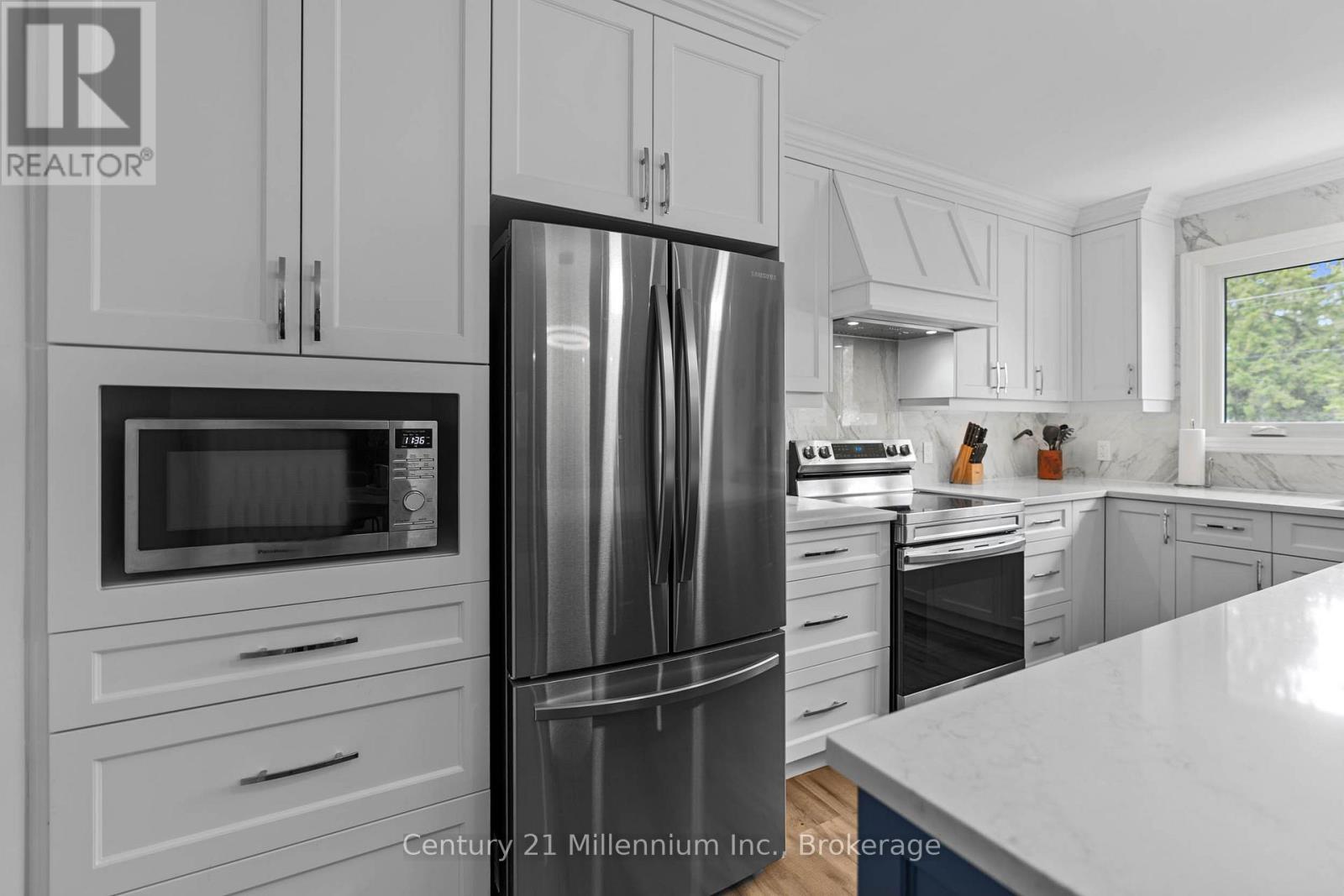 871 16TH STREET W - 10