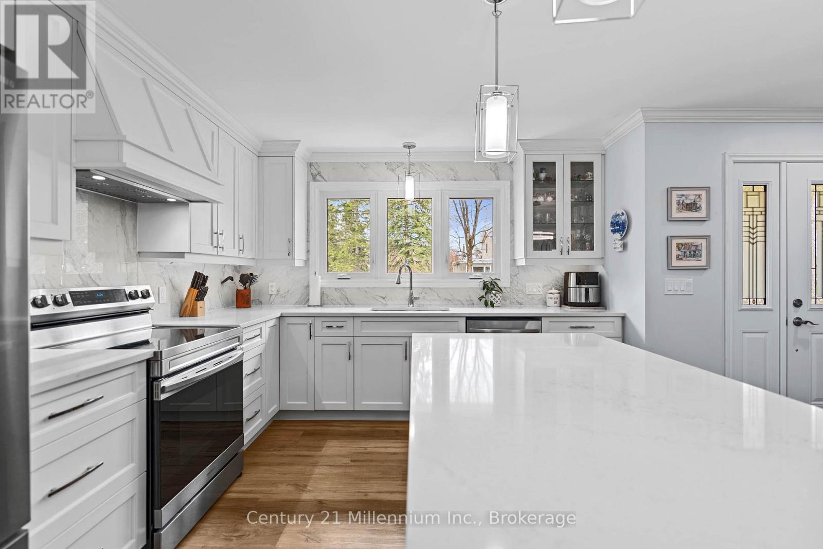 871 16TH STREET W - 12