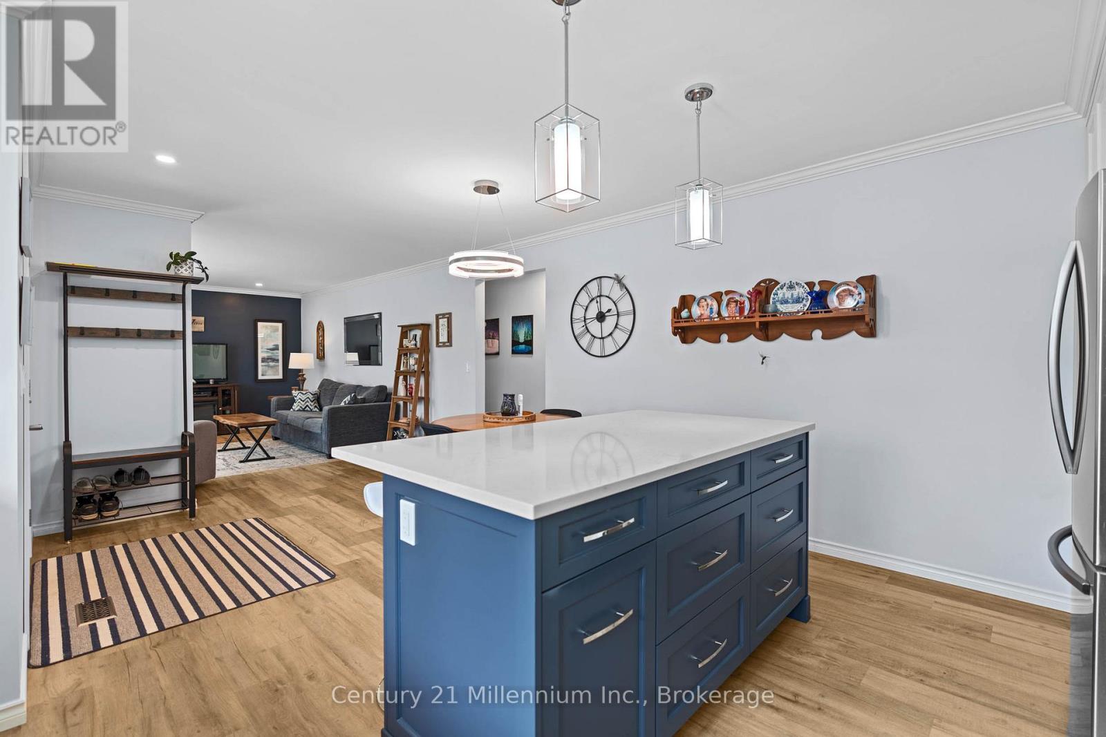 871 16TH STREET W - 13