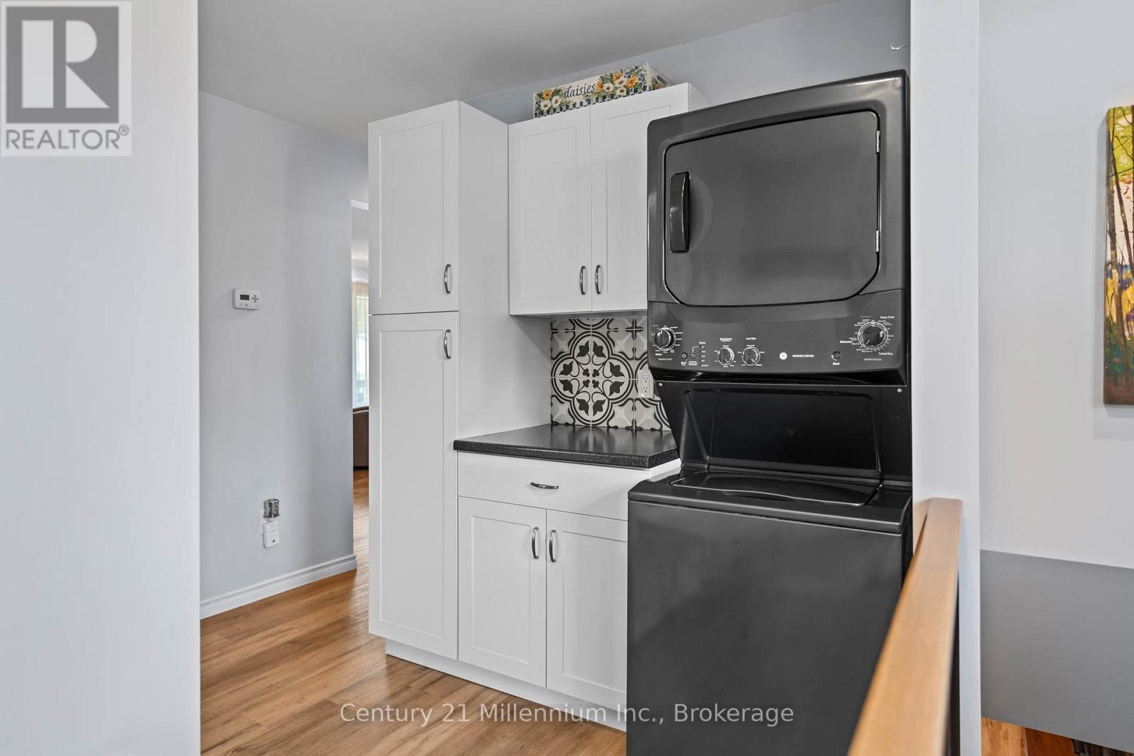 871 16TH STREET W - 25
