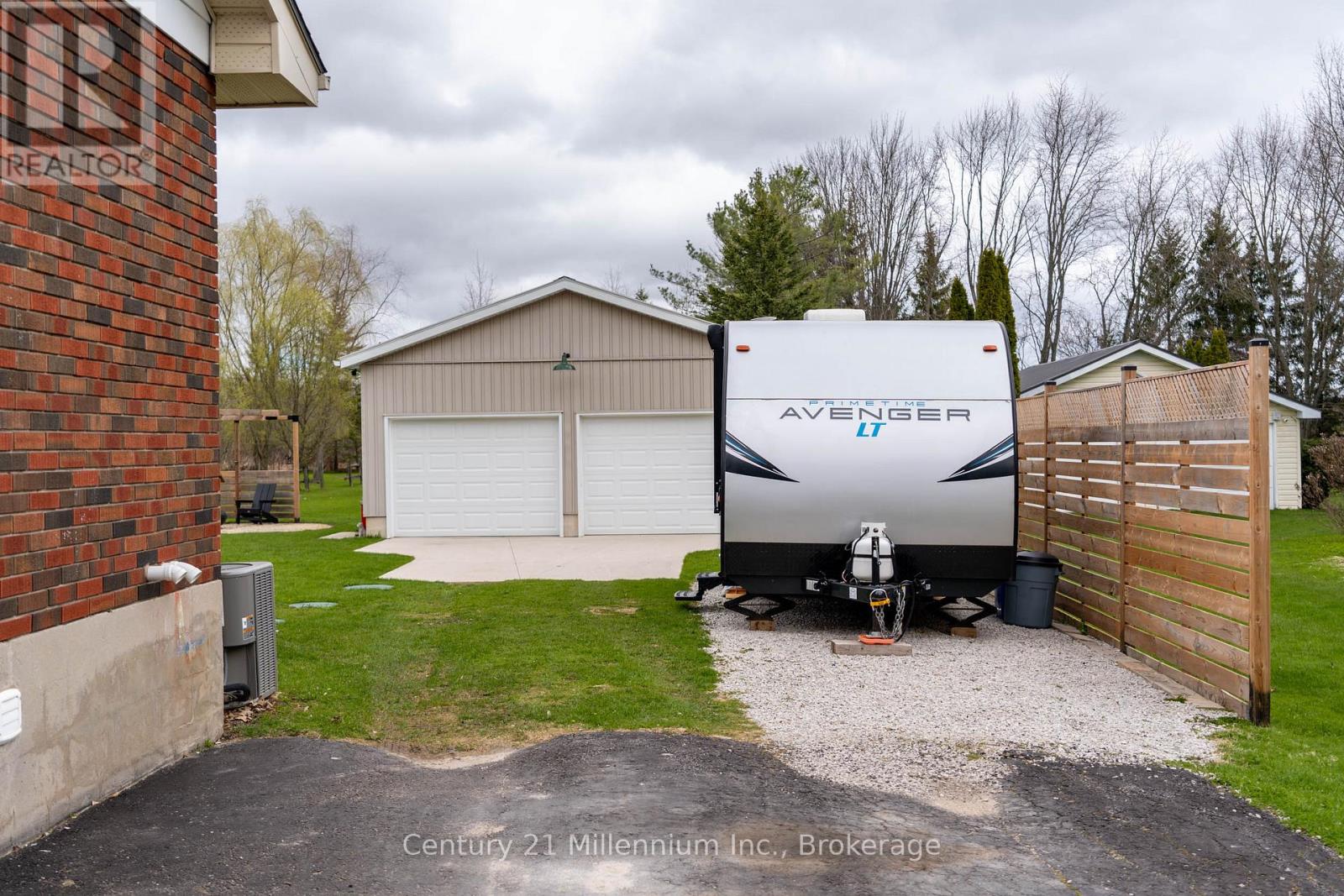 871 16TH STREET W - Image 3