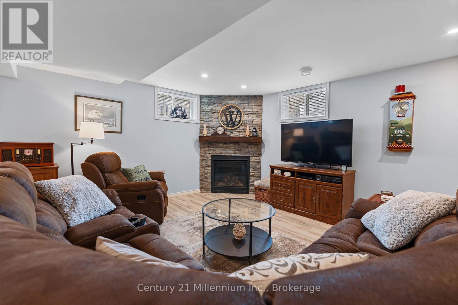 871 16TH STREET W - 30