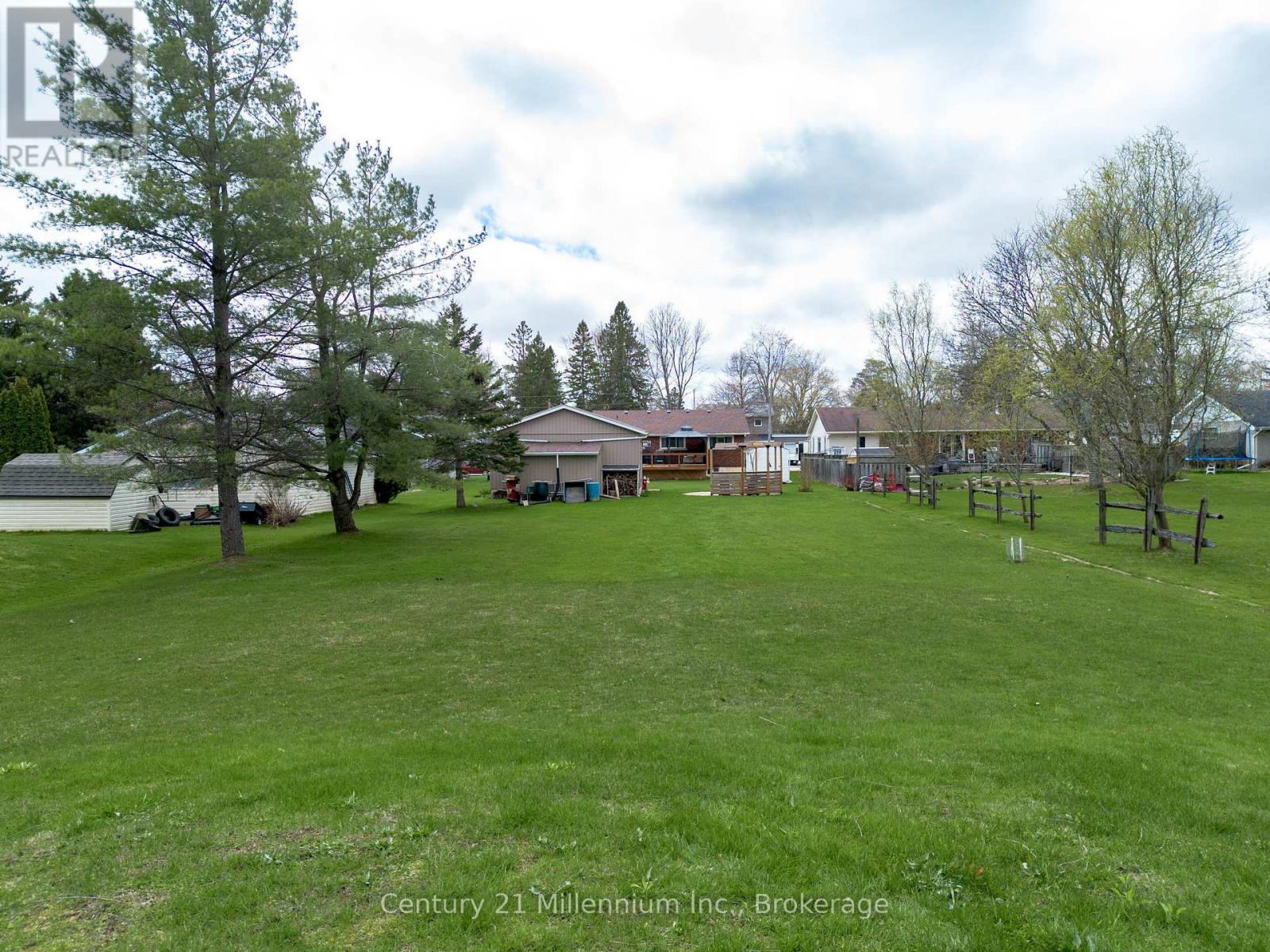 871 16TH STREET W - 50