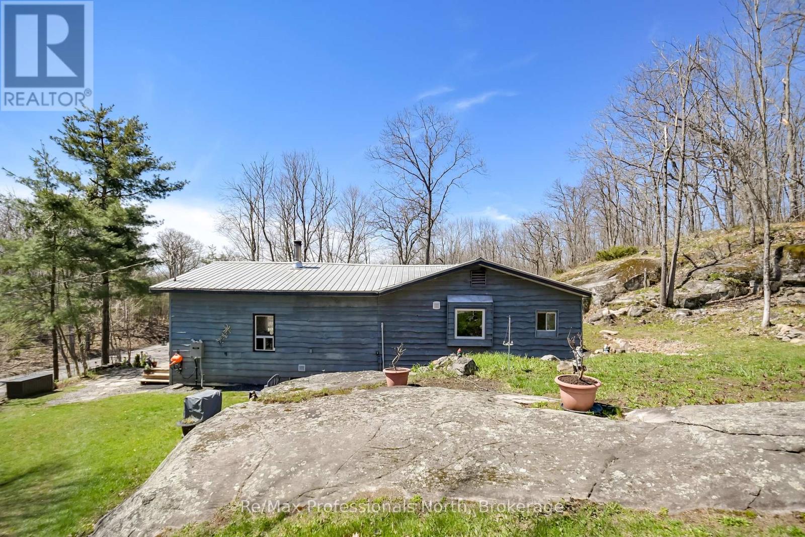 1017 BARLOCHAN ROAD - 26