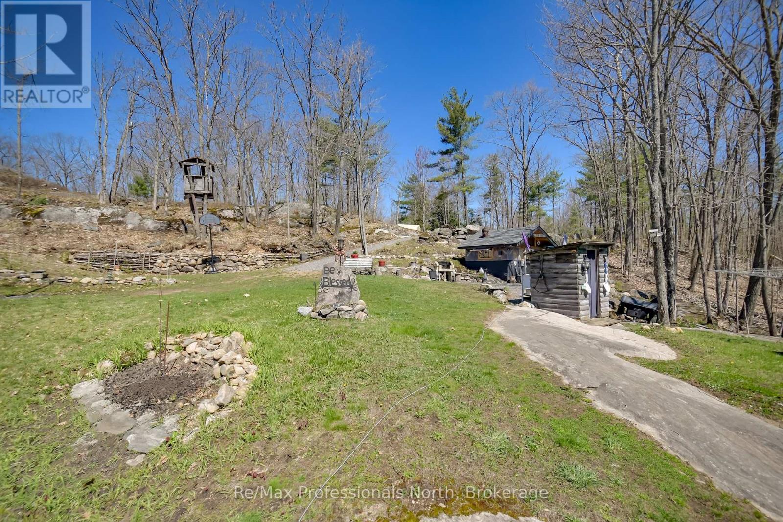 1017 BARLOCHAN ROAD - 29