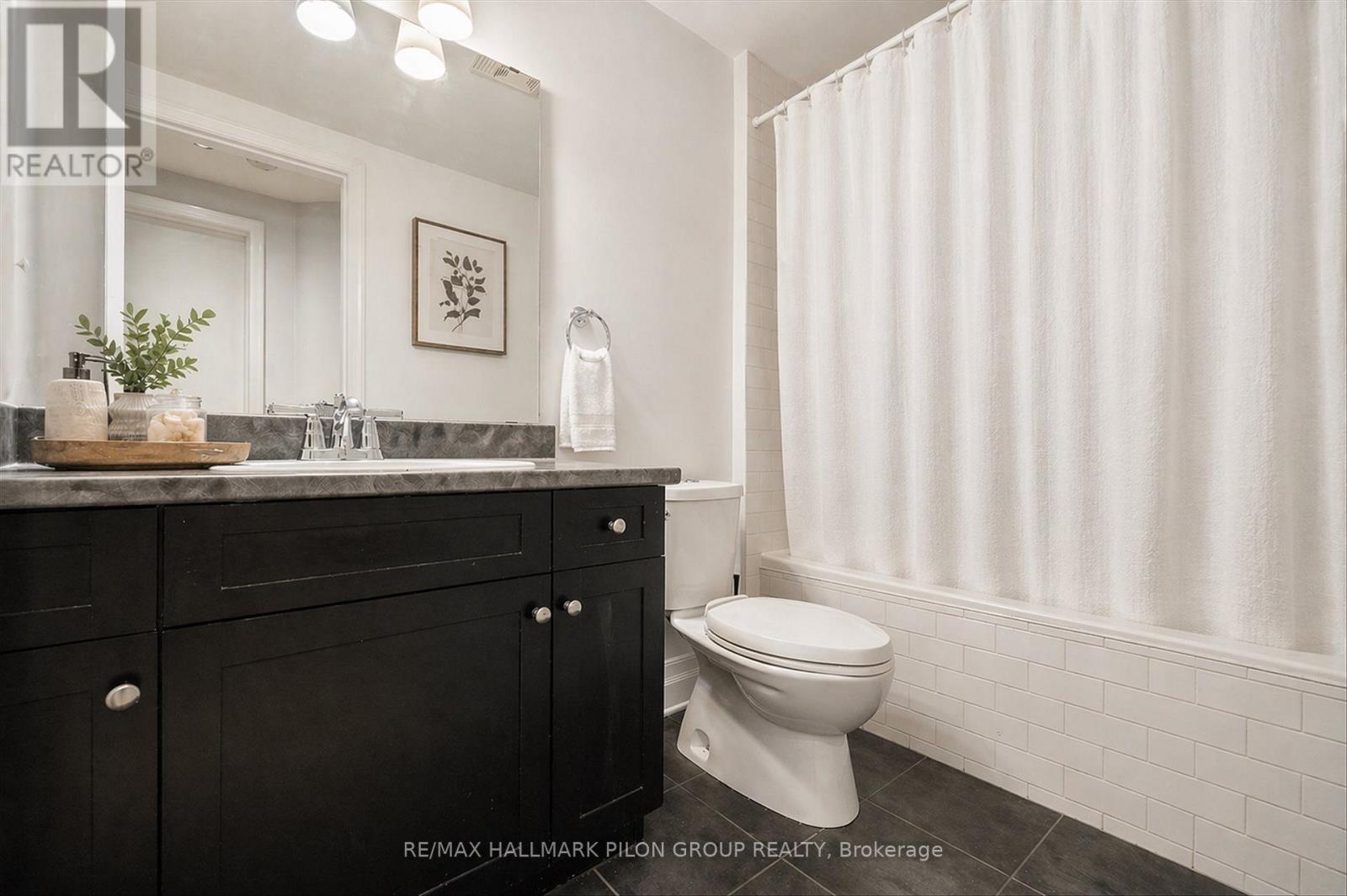 #109 950 MARGUERITE AVENUE - 7