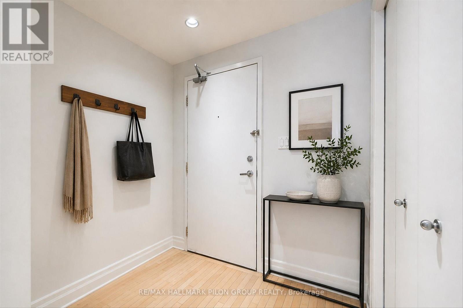 #109 950 MARGUERITE AVENUE - 9