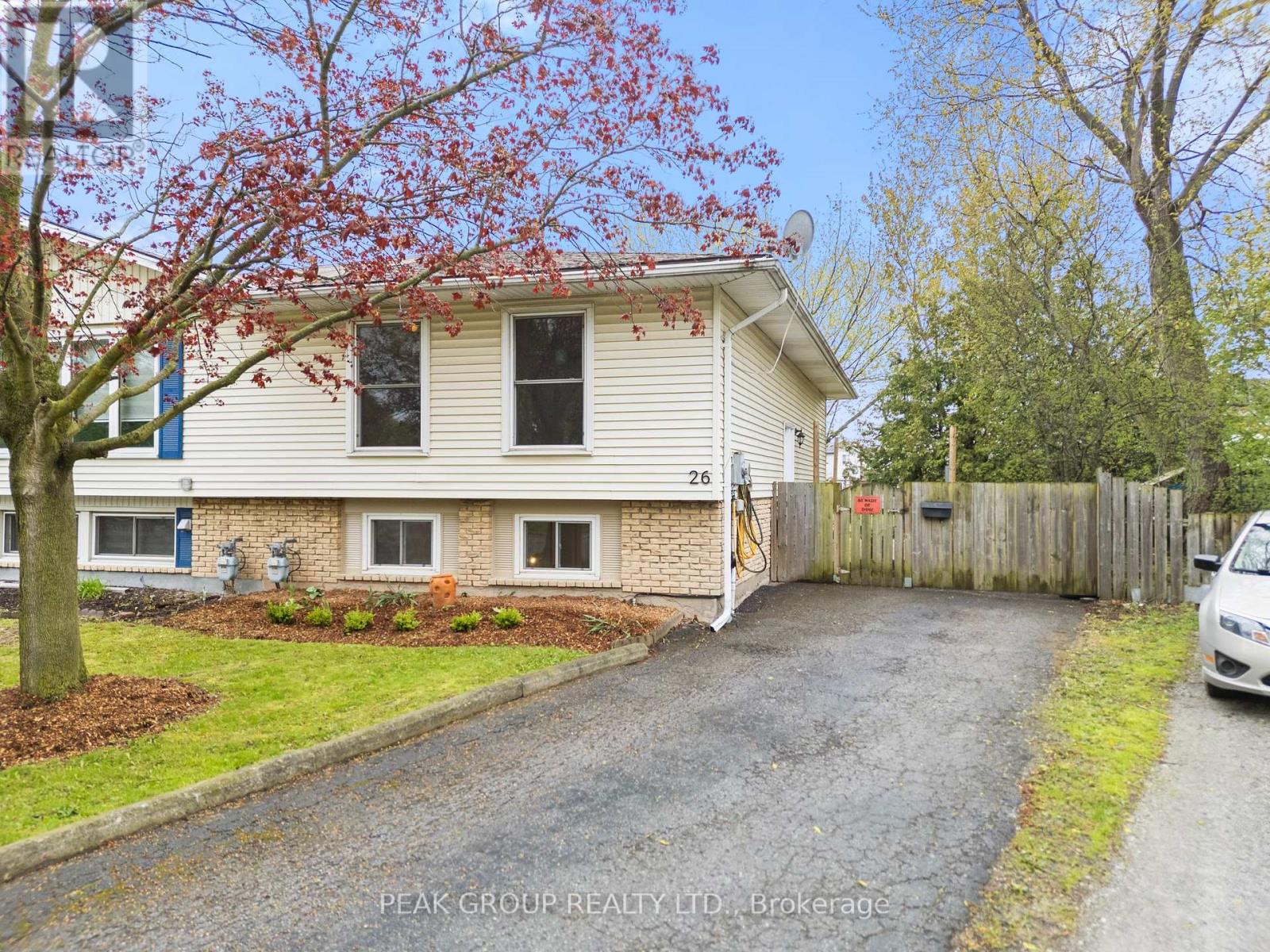 26 TARA CRESCENT - 1