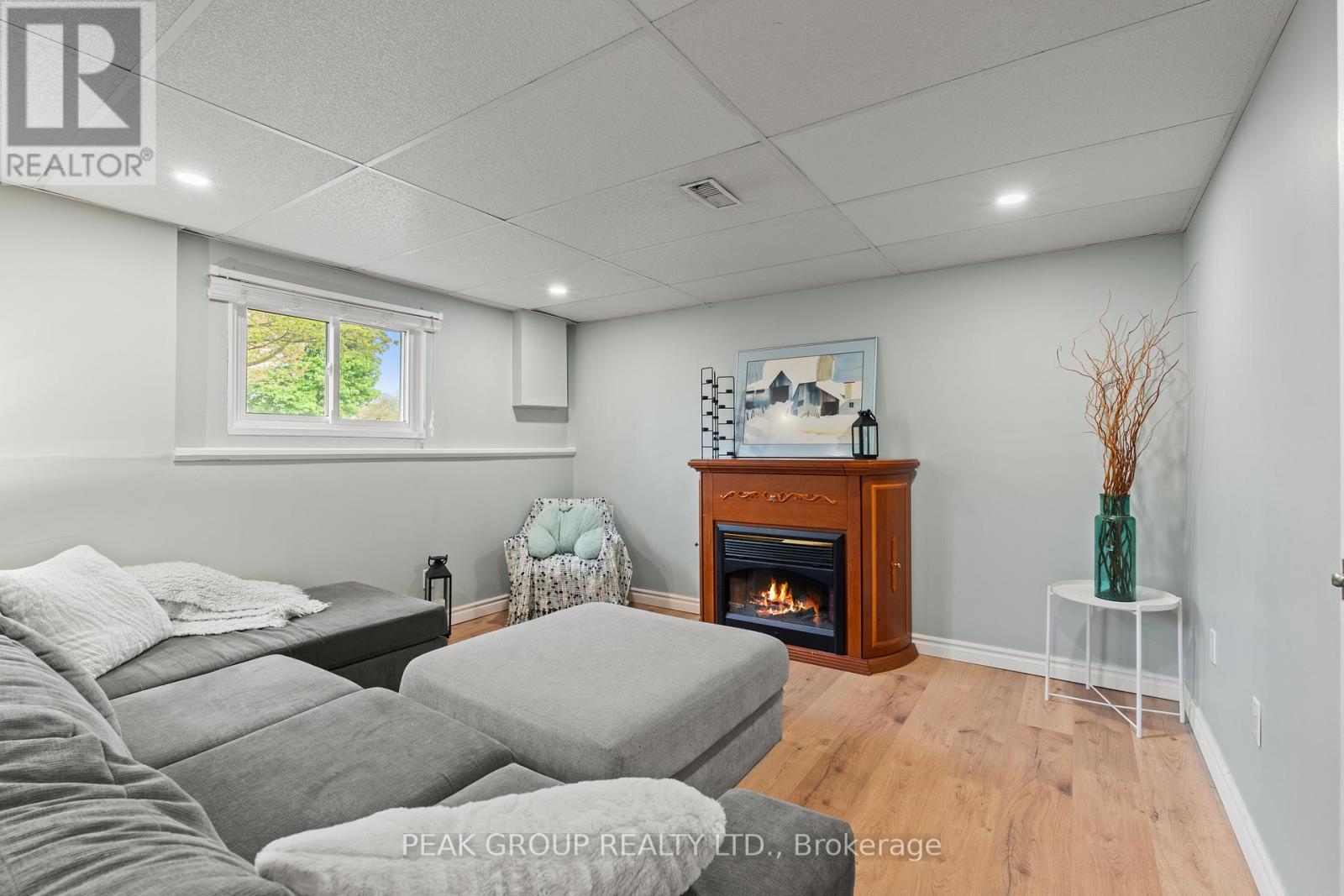 26 TARA CRESCENT - 20