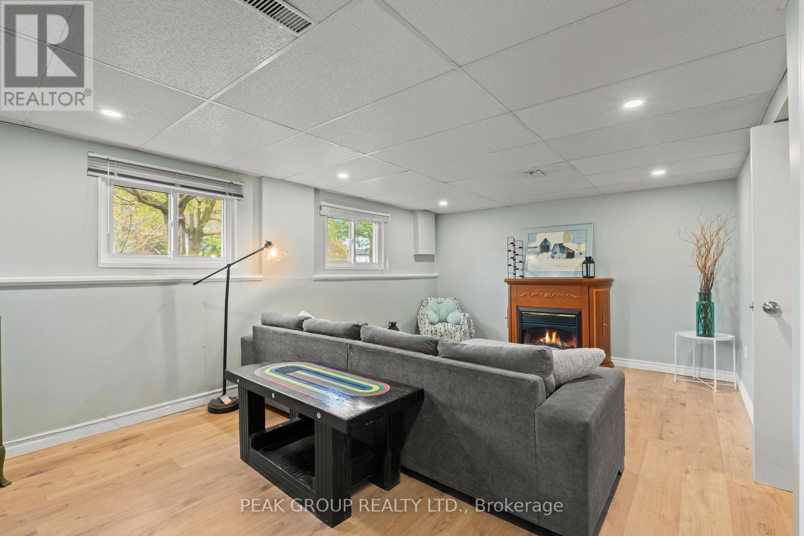 26 TARA CRESCENT - 23