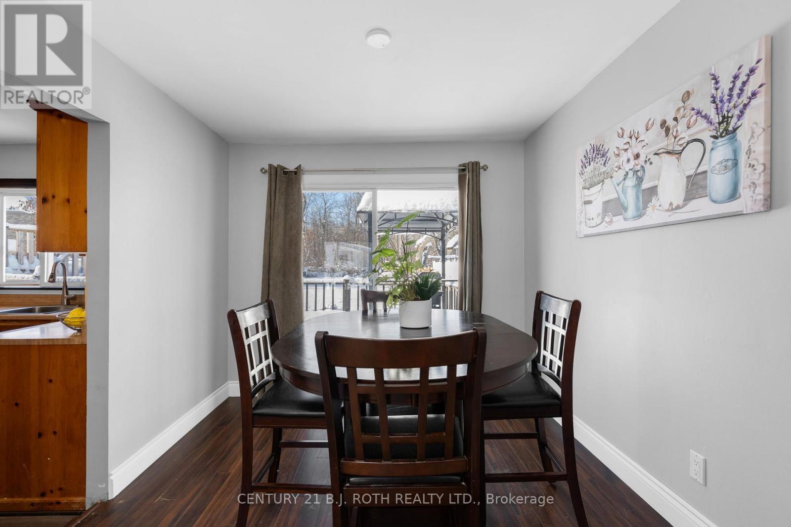 1032 GILMORE AVENUE - 10