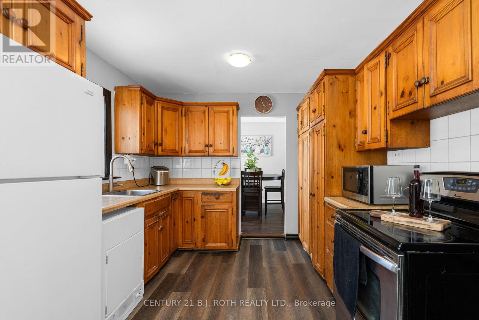 1032 GILMORE AVENUE - 12