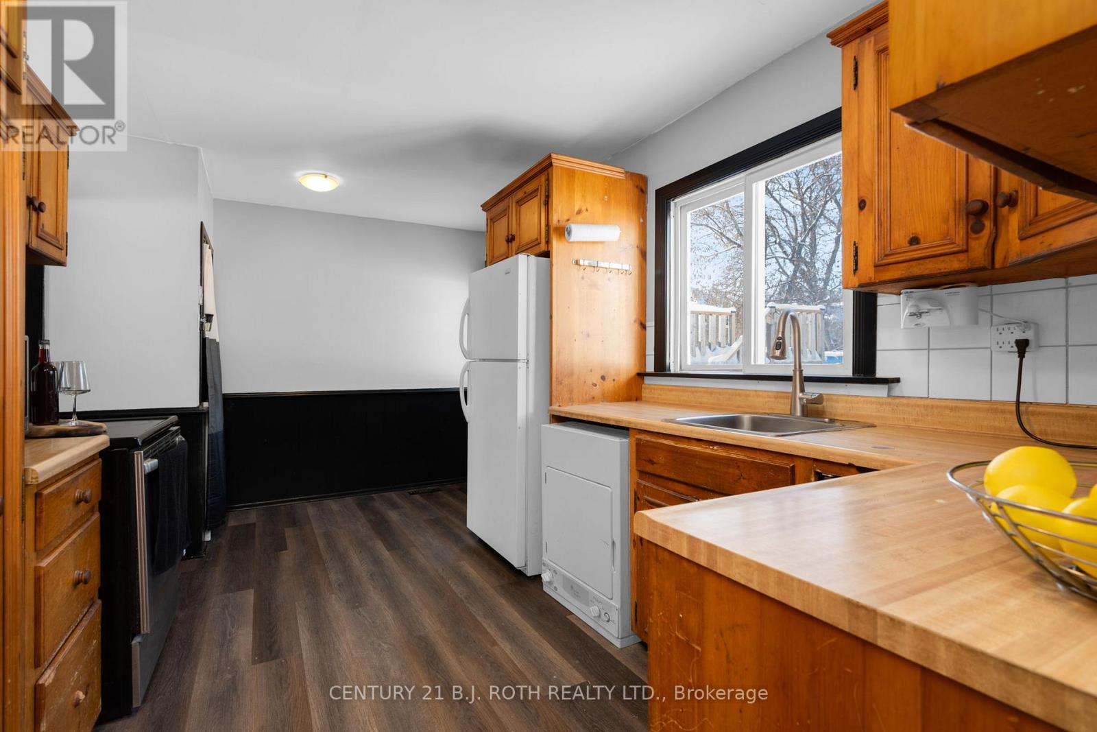 1032 GILMORE AVENUE - 14