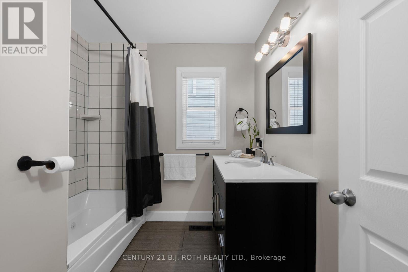 1032 GILMORE AVENUE - 17