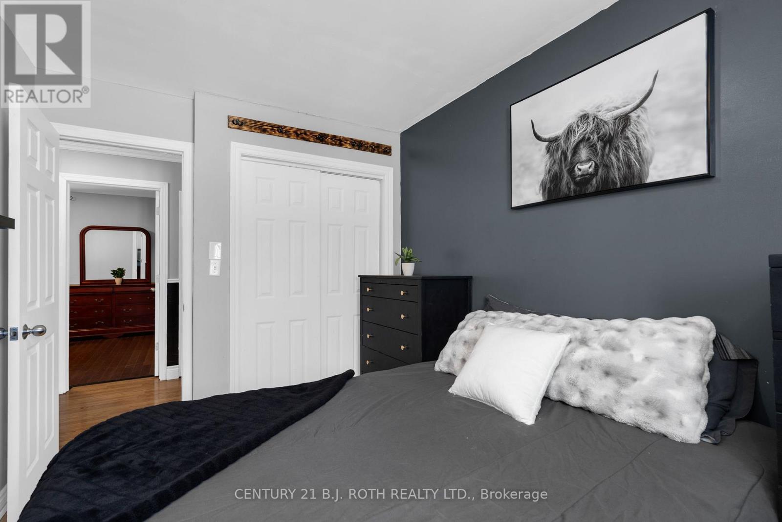 1032 GILMORE AVENUE - 19