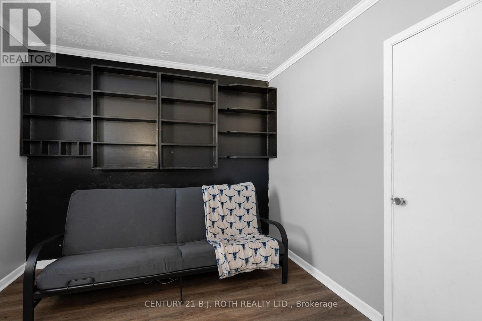 1032 GILMORE AVENUE - 21