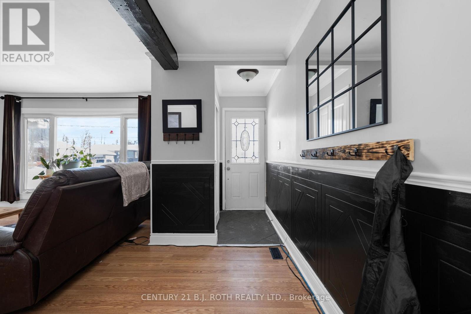 1032 GILMORE AVENUE - 5