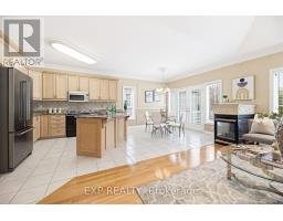 Kitchen - 126 Carmela Avenue, Richmond Hill, ON L4E2V6 Photo 11