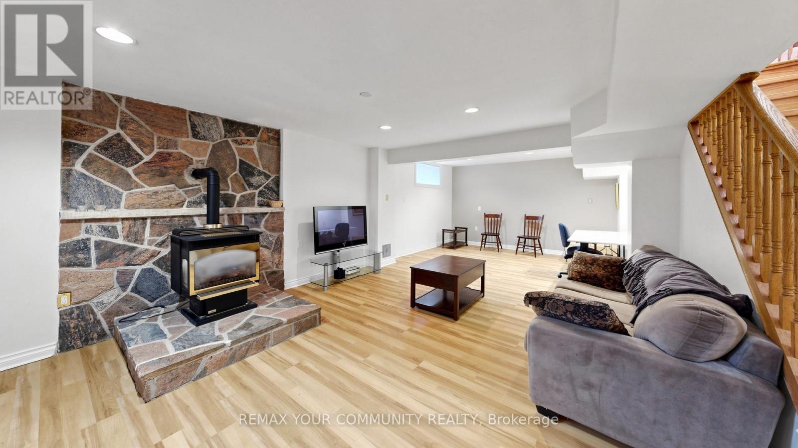 50 RIVERGLEN DRIVE - 25