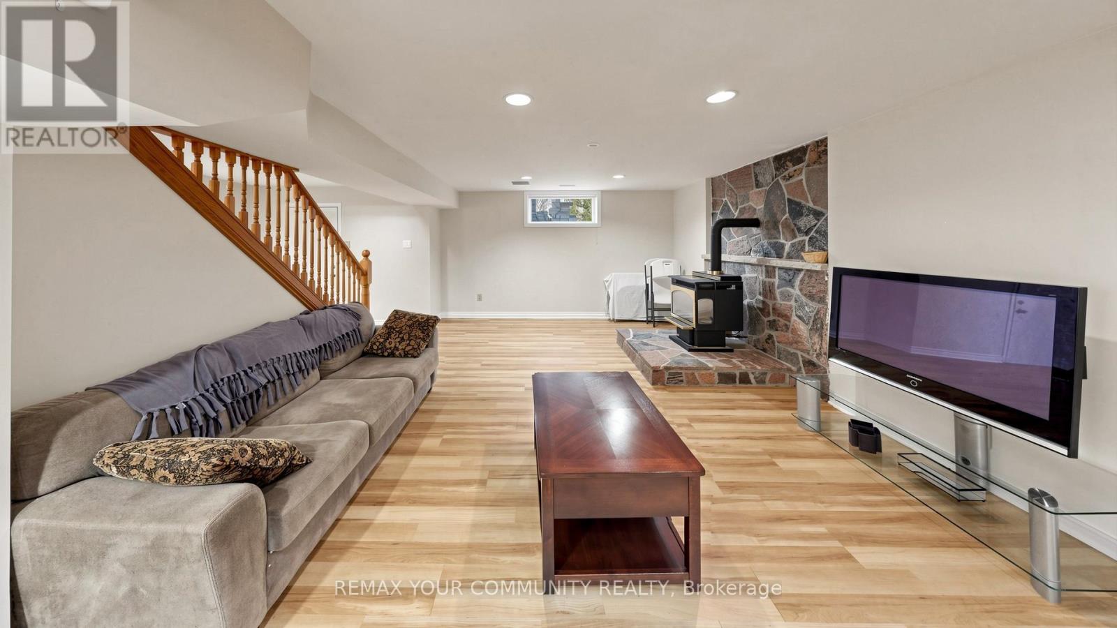 50 RIVERGLEN DRIVE - 26