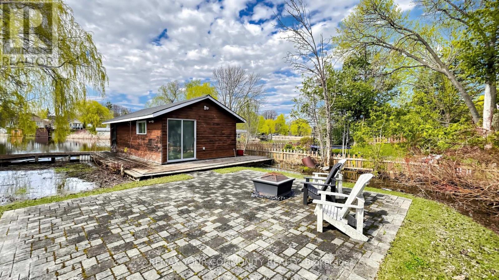 50 RIVERGLEN DRIVE - 32