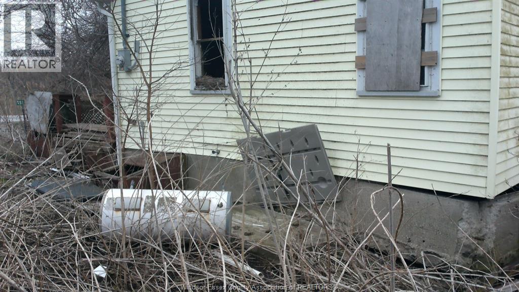 1817 MERSEA RD E - 32