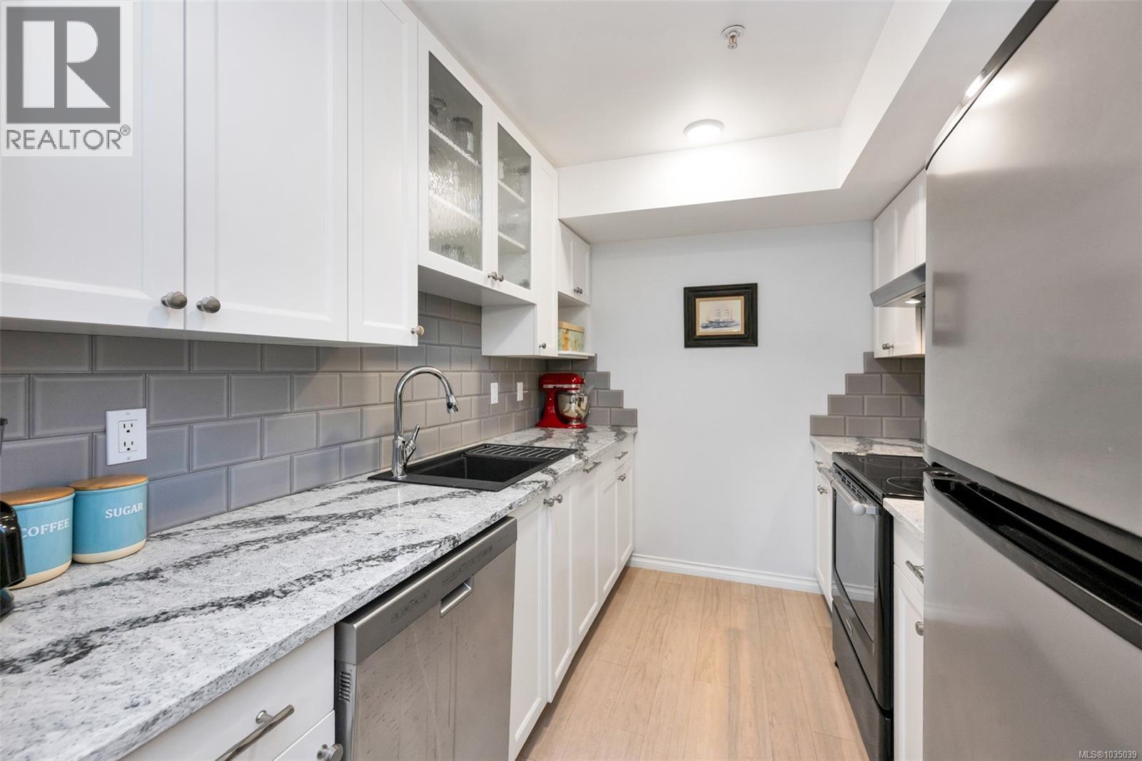 #205 3160 Albina St - 7