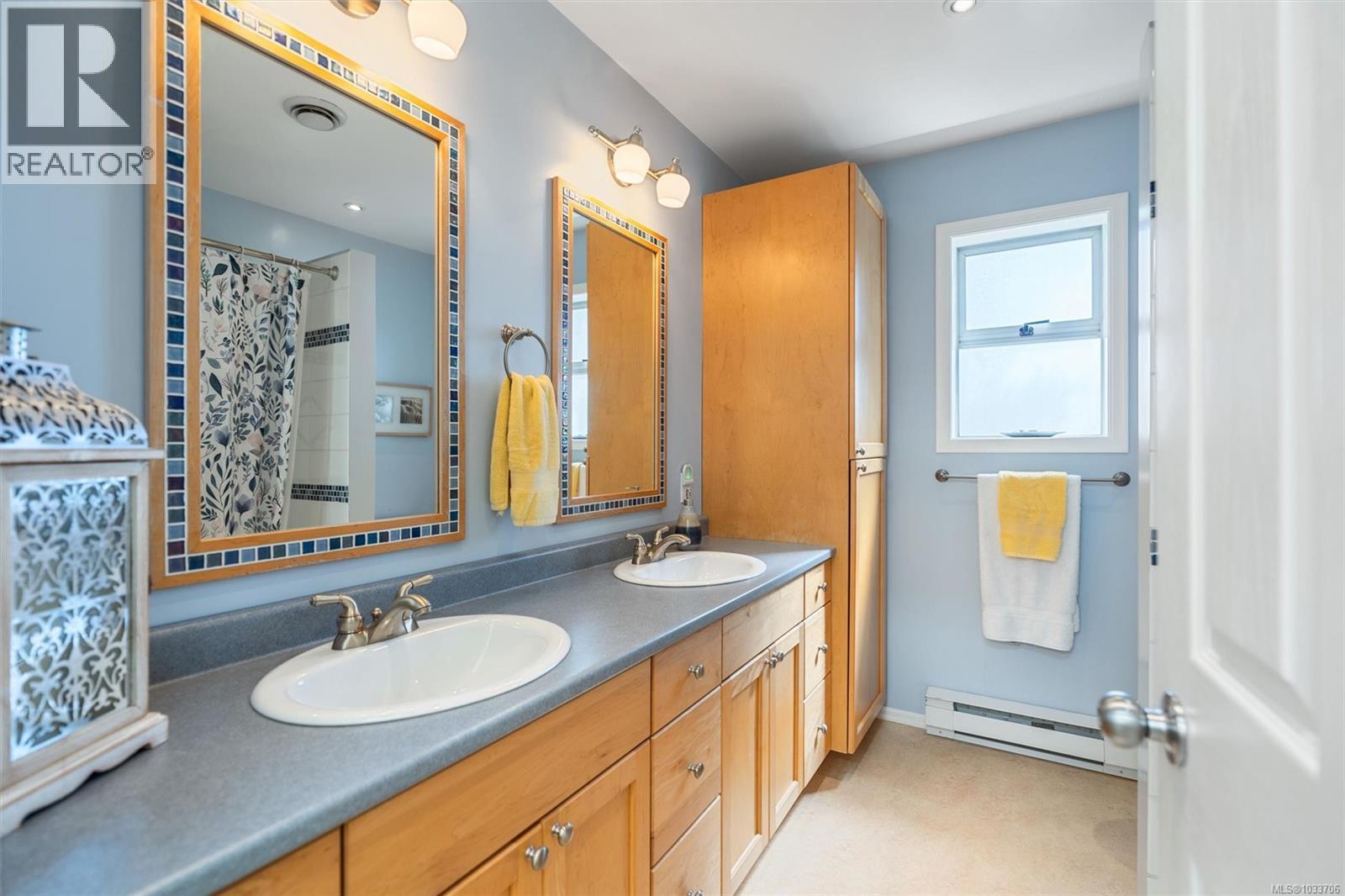  4211 Leaf Hill Green, Saanich