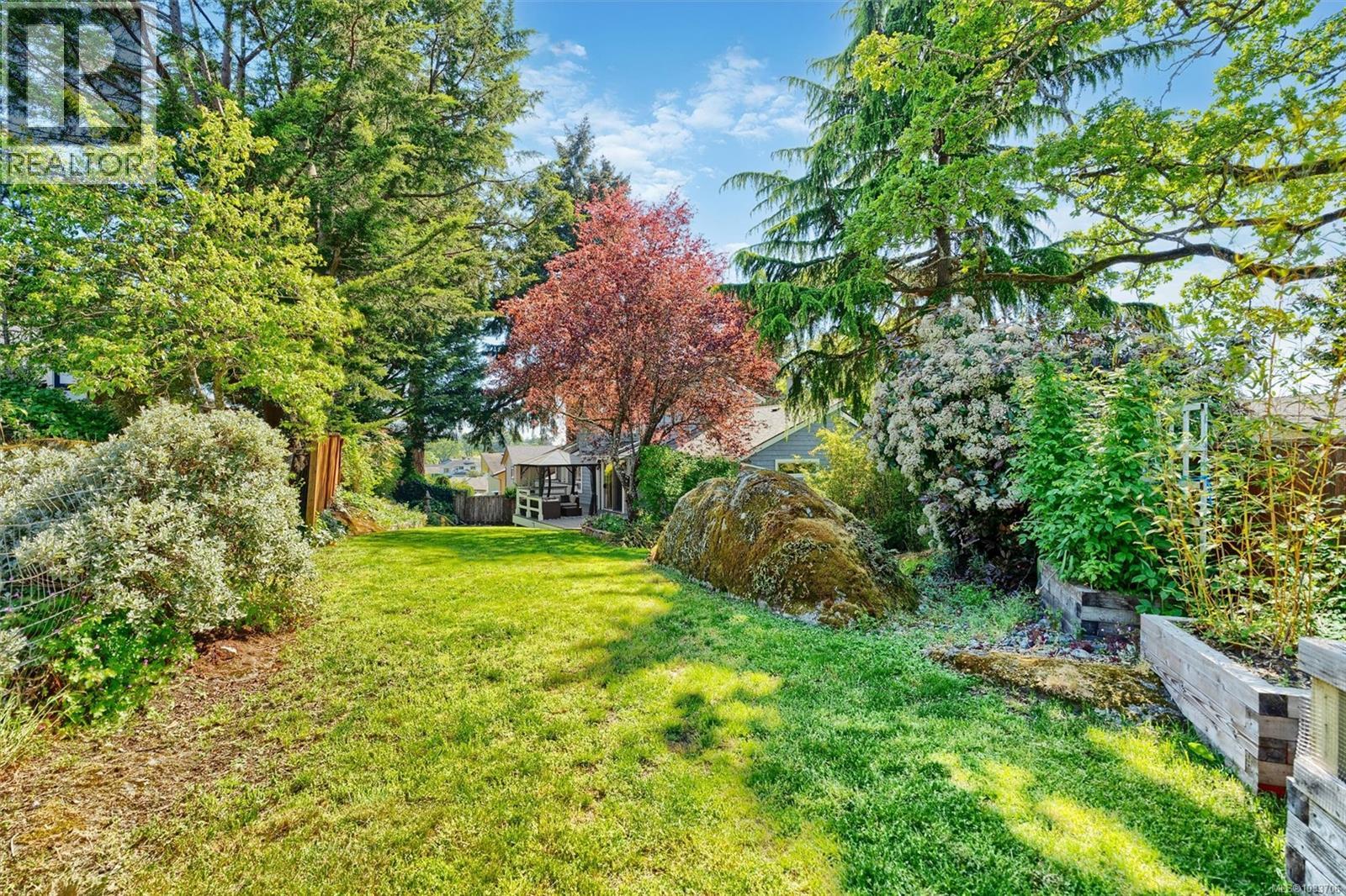  4211 Leaf Hill Green, Saanich