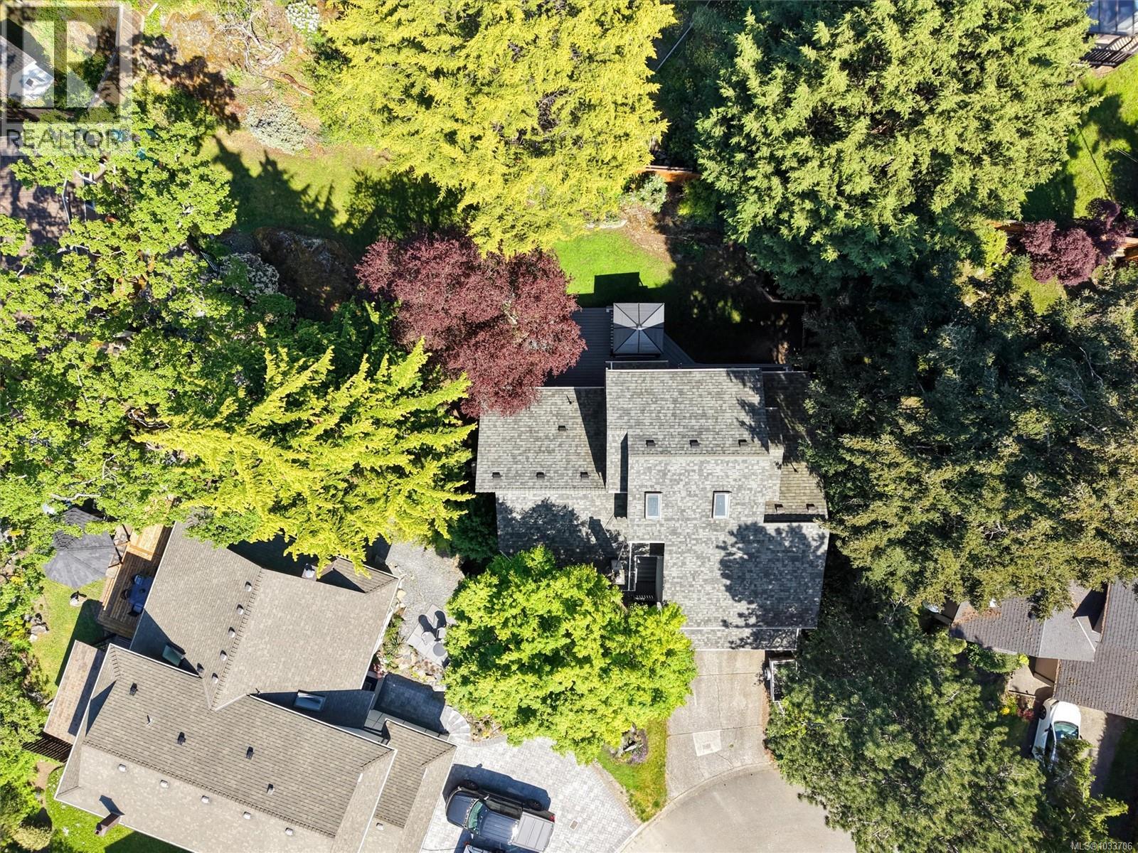  4211 Leaf Hill Green, Saanich