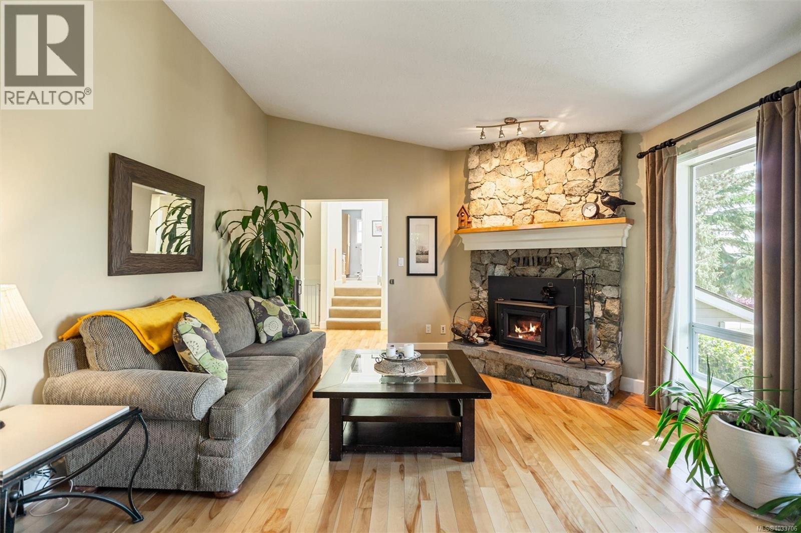  4211 Leaf Hill Green, Saanich