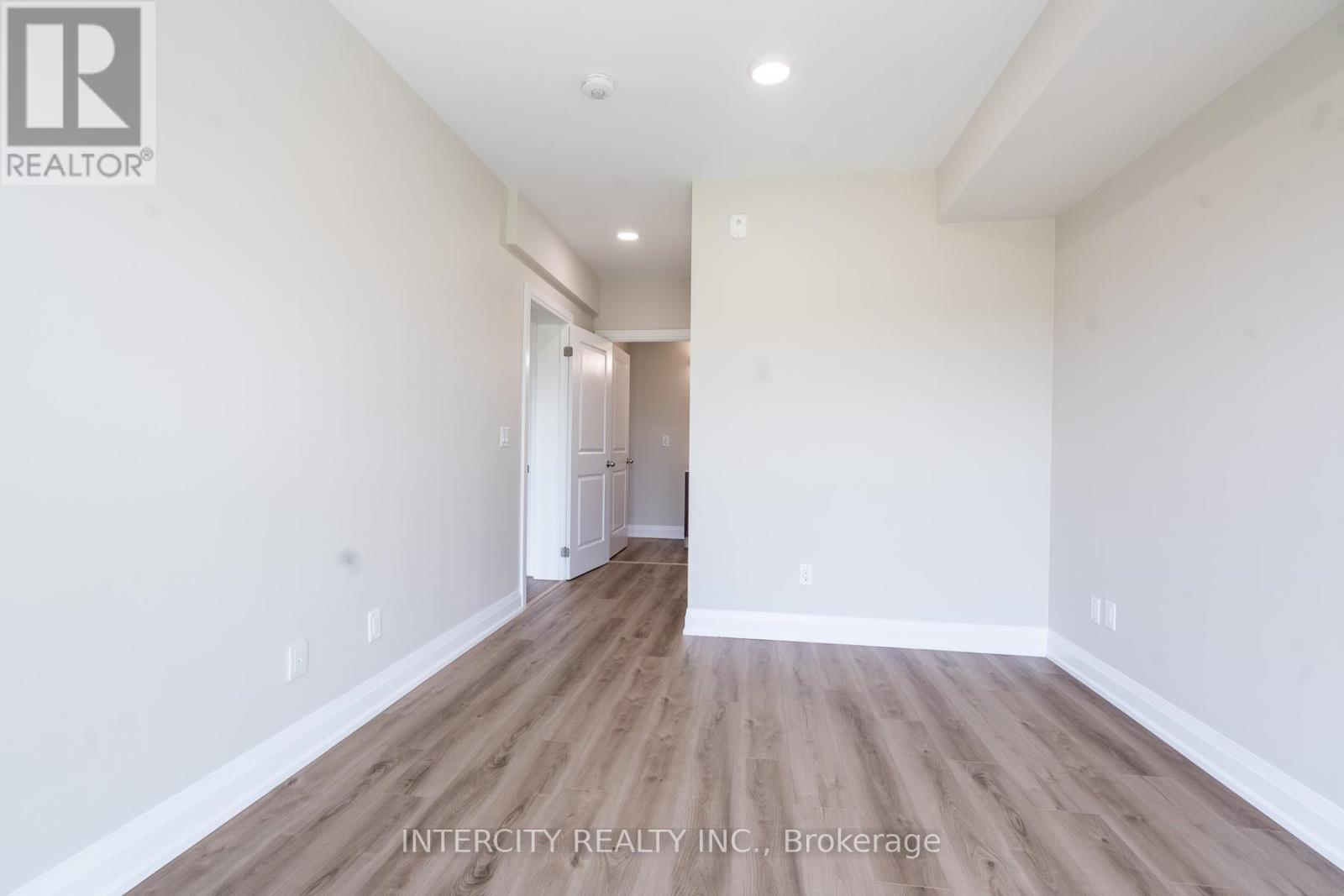 #327 50 HERRICK AVENUE - 19