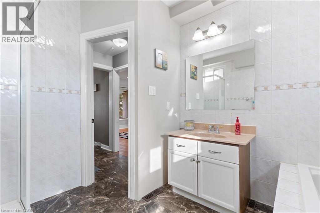 204 BEACH Boulevard, Hamilton, Ontario, L8H6V9 — Photo 9