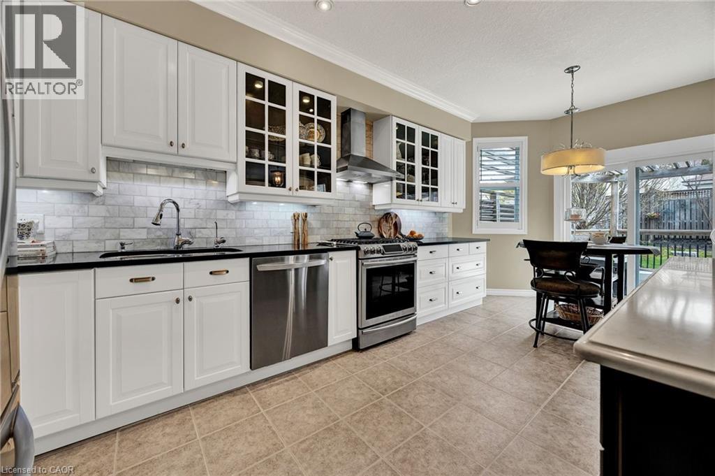 835 BRANDENBURG Boulevard, Waterloo, Ontario, N2T2X3 — Photo 10