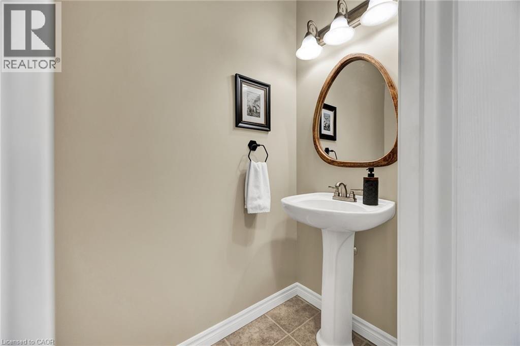 835 BRANDENBURG Boulevard, Waterloo, Ontario, N2T2X3 — Photo 18
