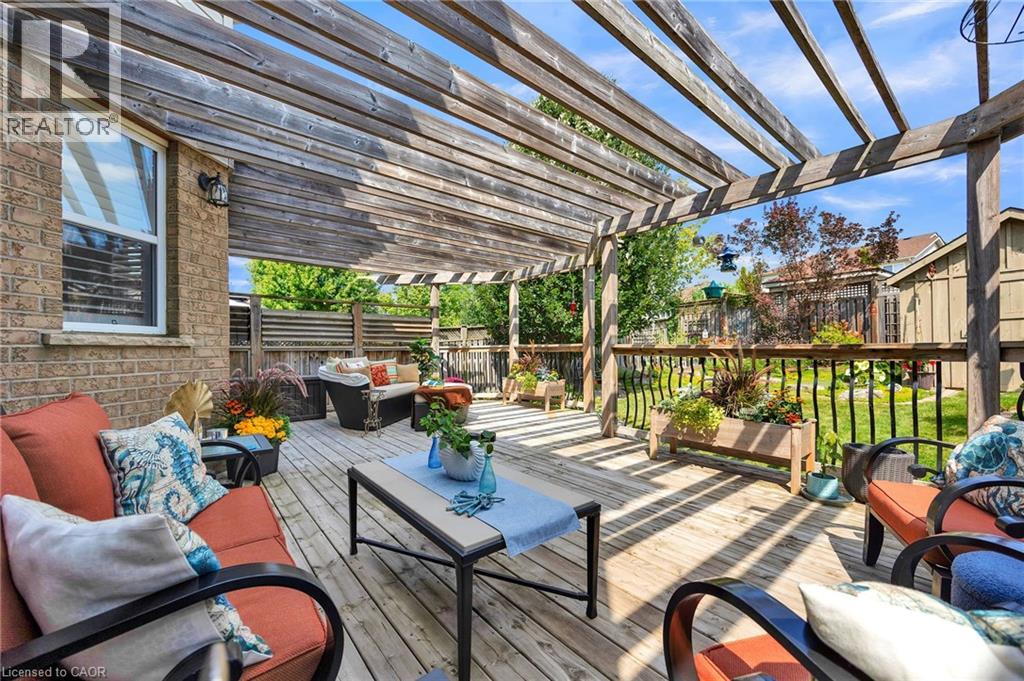 835 BRANDENBURG Boulevard, Waterloo, Ontario, N2T2X3 — Photo 2