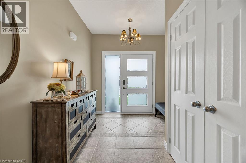 835 BRANDENBURG Boulevard, Waterloo, Ontario, N2T2X3 — Photo 3