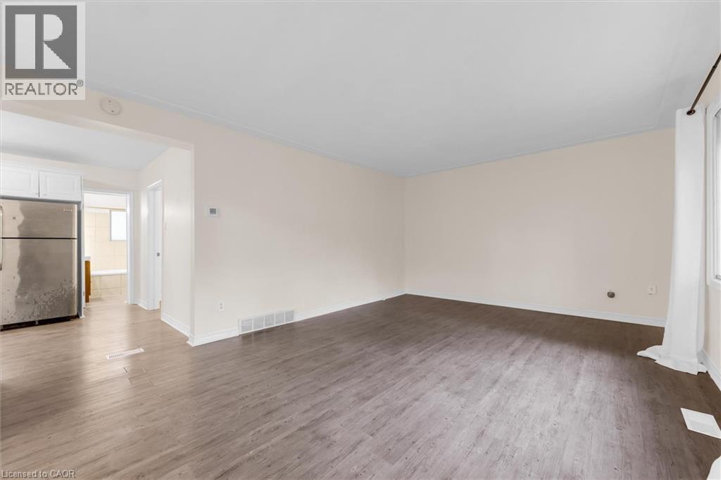 62 BOND Street, Kitchener, Ontario, N2H4S5 — Photo 4